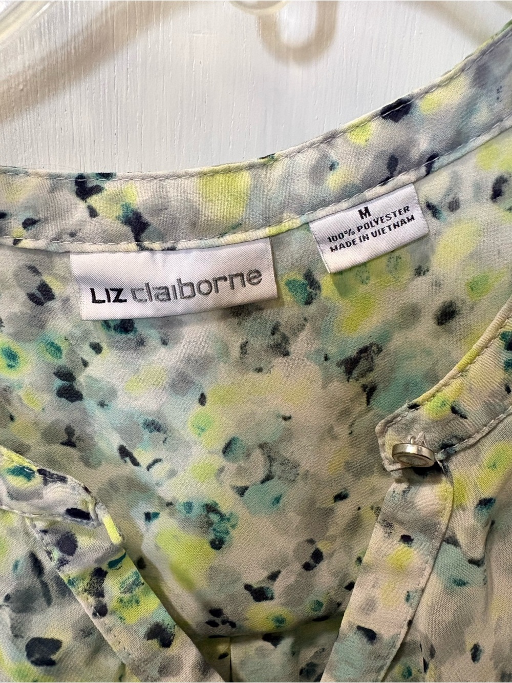 Liz Claiborne Light Green Floral Ruffle V-Neck Blouse - Picture 3 of 3